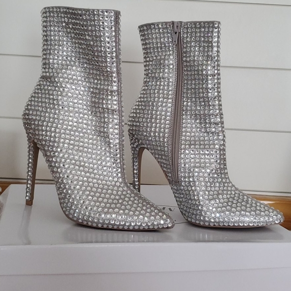 Steve Madden Shoes - Steve Madden Winnings Rhinestone Boots